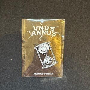 Unus Annus Hourglass Pin - Black and Silver